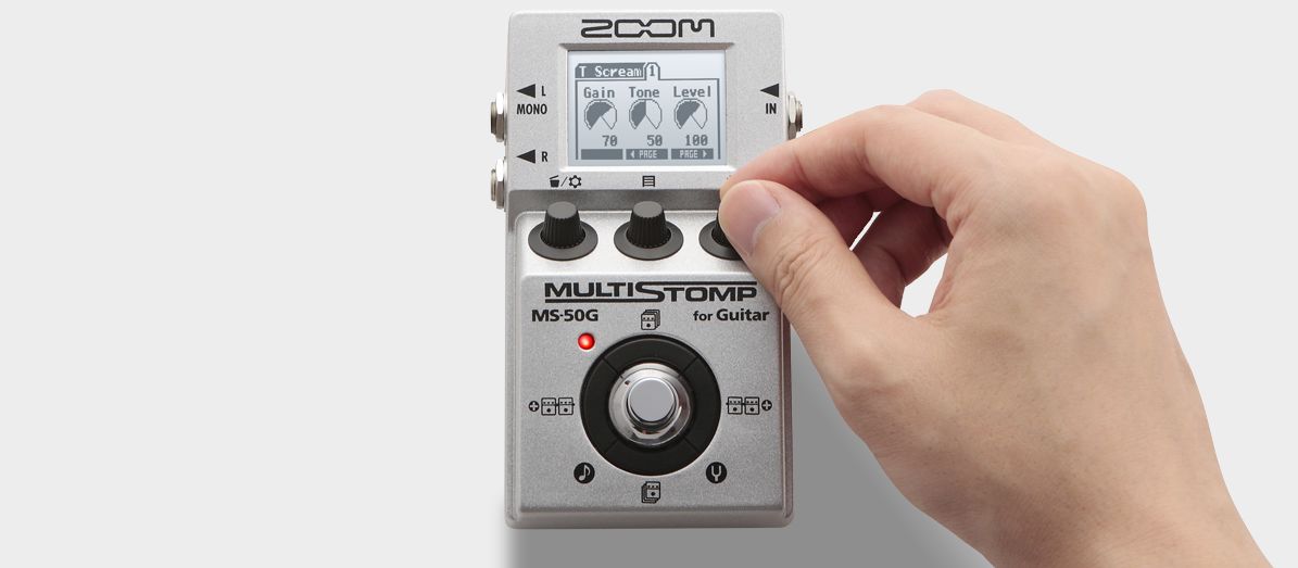 Zoom MS-50G MultiStomp Guitar Pedal - Hand turning knobs