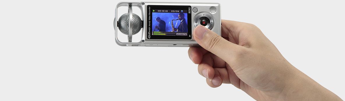 Zoom Q2HD Handy Video Recorder - handheld