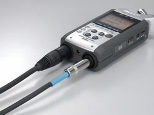 Zoom H4n Handy Recorder: Plugged