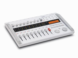 Zoom R16 Recorder : Interface : Controller - Slant Left